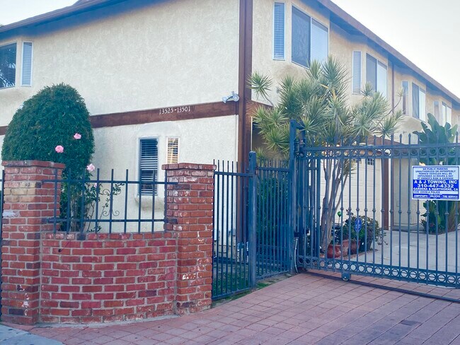 Foto del edificio - 13501 Lemoli Ave