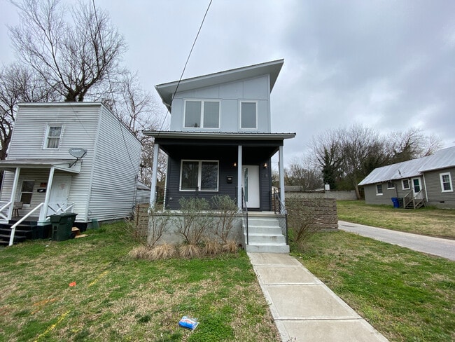 Building Photo - Room in Single Family Home on Heck St
