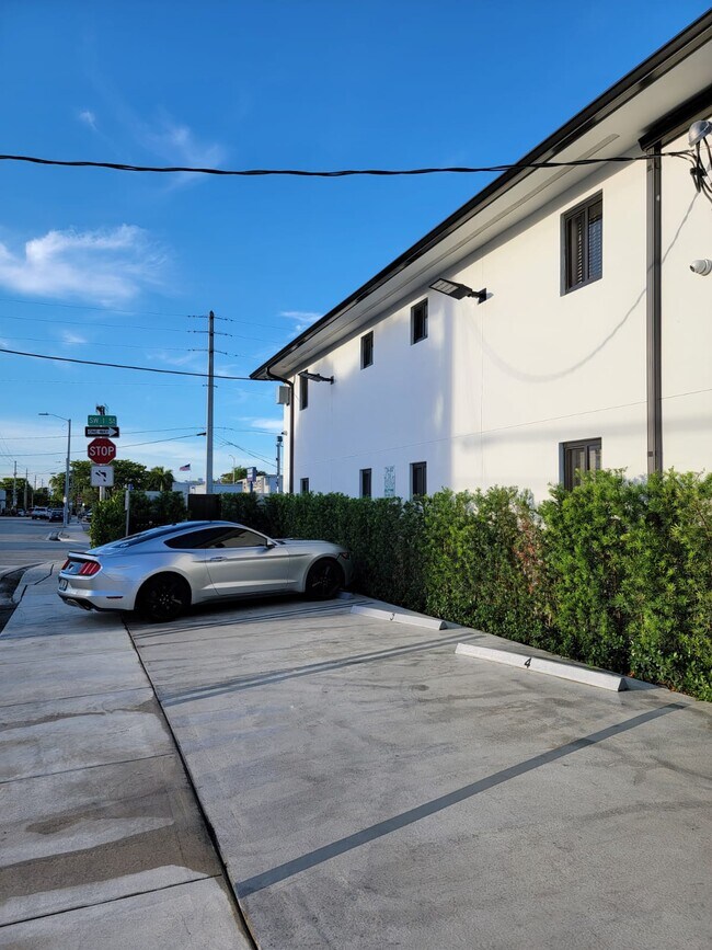 Foto del edificio - 2298 SW 1st St