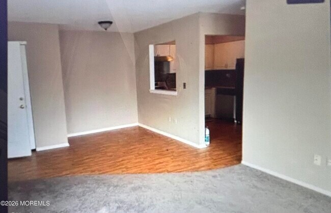 Foto del edificio - 6 Helen Dr