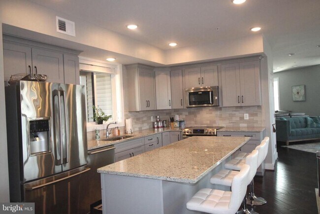 Building Photo - 44738 Tiverton Sq