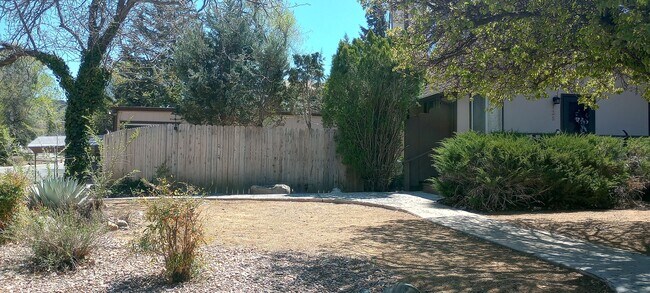 Foto del edificio - Charming Home Near the Prescott Square