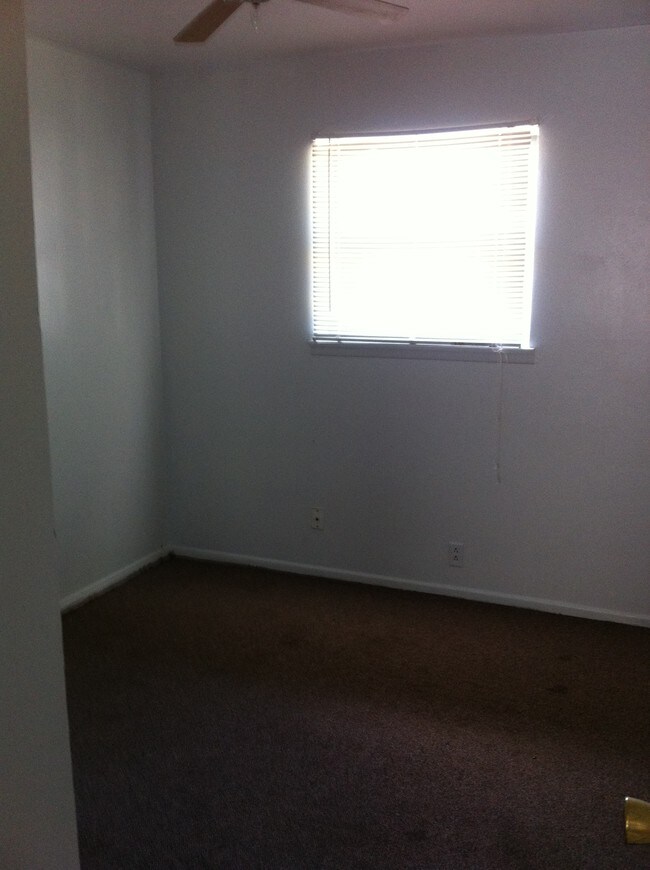 Foto del edificio - 2703 Ridgeway Dr