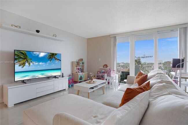 Foto del edificio - 7133 Bay Dr