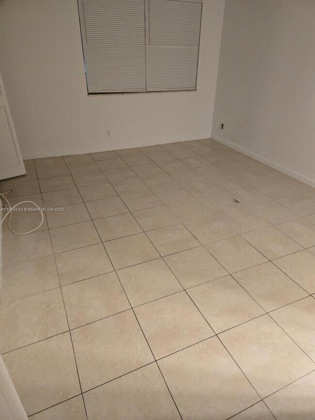 Foto del edificio - 5802 NW 21st St