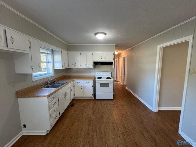 Building Photo - 1206 Eubanks St SW