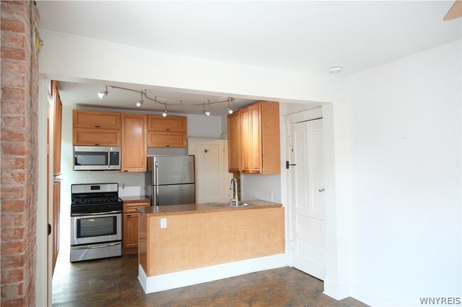 Building Photo - 4 St Johns Pl