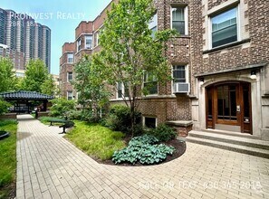 Building Photo - 543 W Addison St
