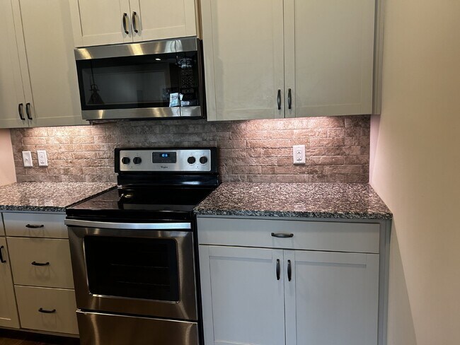 Foto del edificio - 2BD 2BA CONDO IN SOUGHT AFTER CYPRESS RIDGE