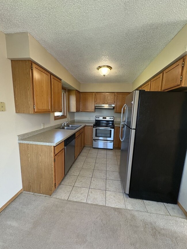 Building Photo - 806-806 Heartland Hills Dr