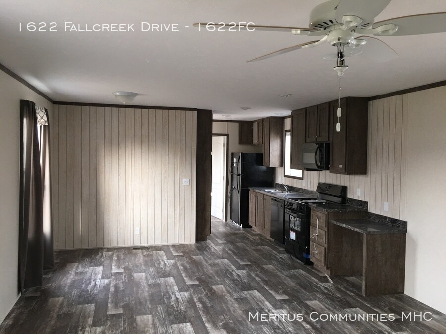 Primary Photo - $399 Can Move You In!