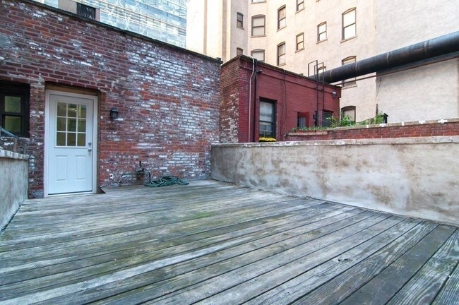 Foto del edificio - 314 W 58th St