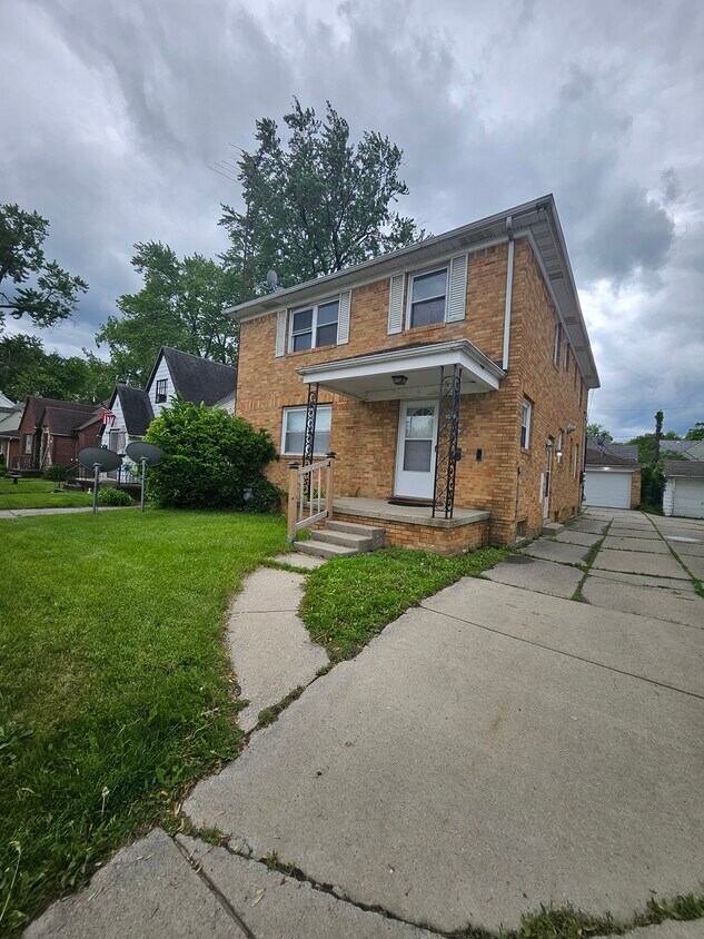 Foto principal - 3405 Douglas Rd