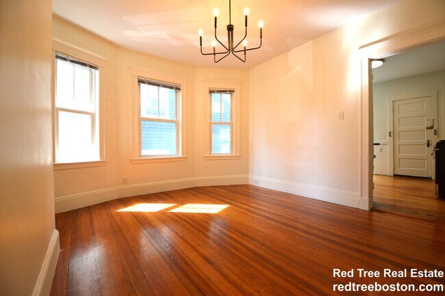 Foto del edificio - 82 Montebello Rd