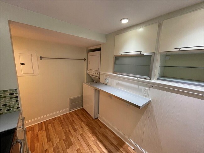 Foto del edificio - 2027 Oakview Rd SE