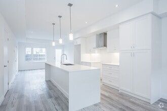 Building Photo - 16 Lily Ln