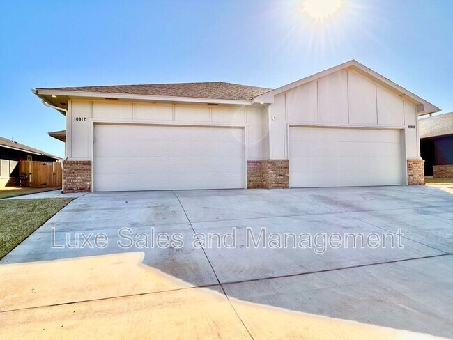 Foto del edificio - 10912 Oak Holw Ln