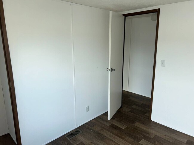 Foto del edificio - 306 Hovie Ct