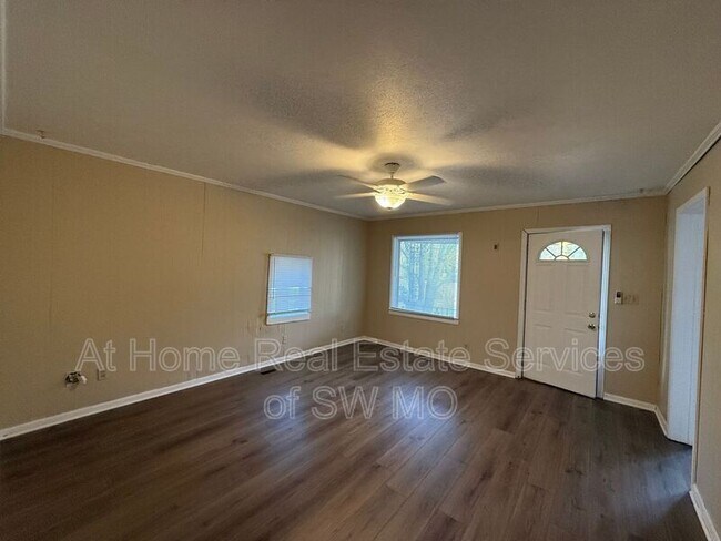 Foto del edificio - 320 E Webster St