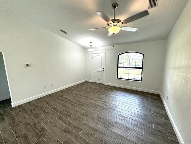 Building Photo - 3105 Log Cabin Rd