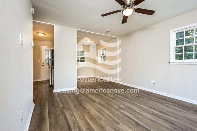 Foto del edificio - 4784 Gardiner Dr