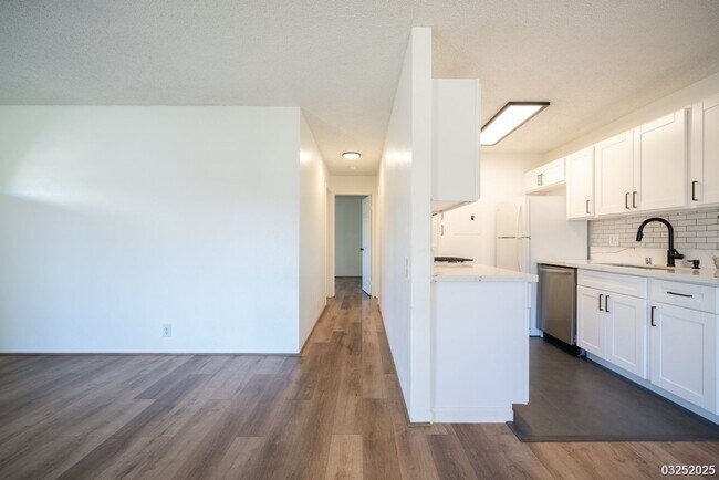 Foto del edificio - $2,900 / 2 BED / 1.5 BATH / 2 PARKING Condo in Ewa Gentry