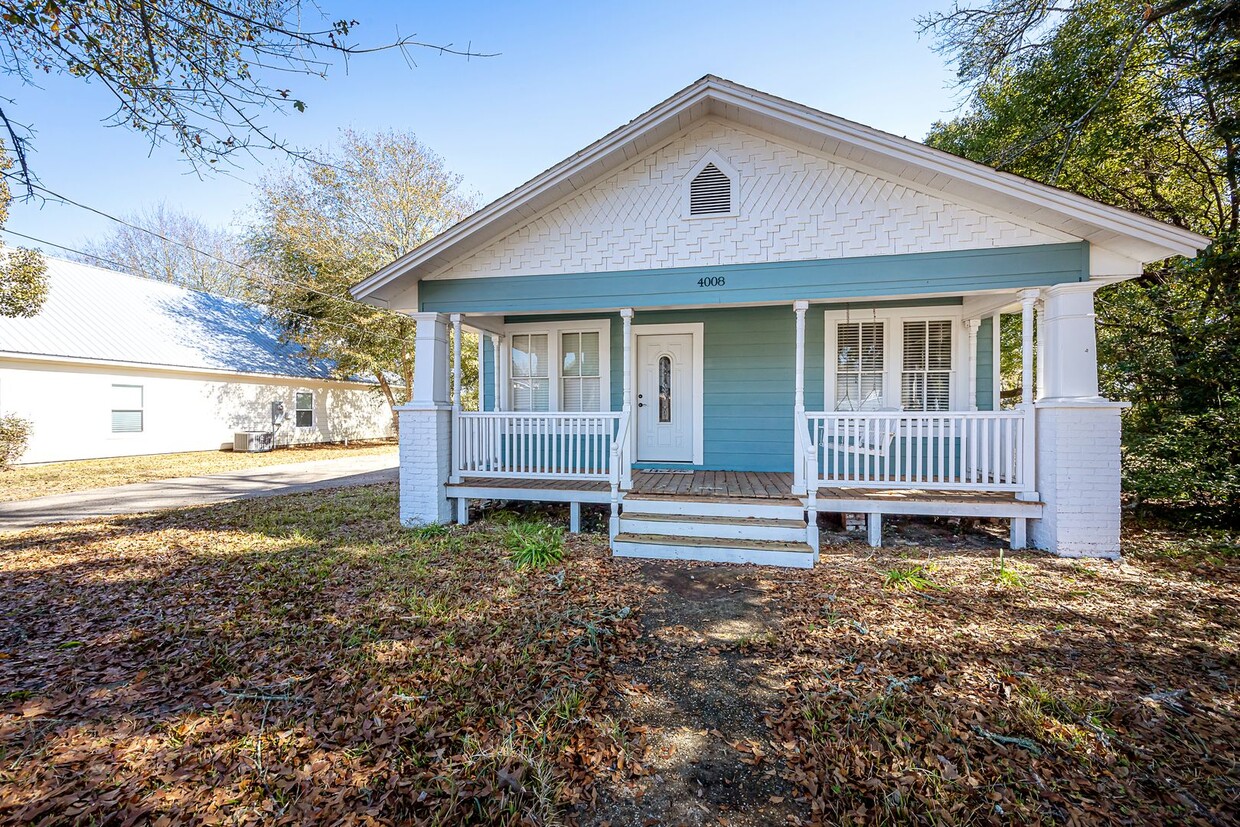 Primary Photo - Cute 2 bedroom 1 bath Cottage in Pascagoula