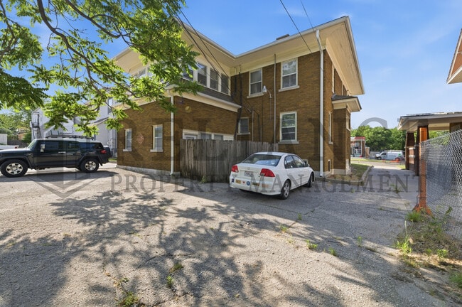 Foto del edificio - 3422 E Douglas Ave
