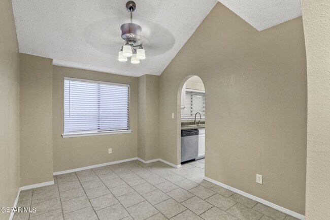 Foto del edificio - 621 Hempstead Dr