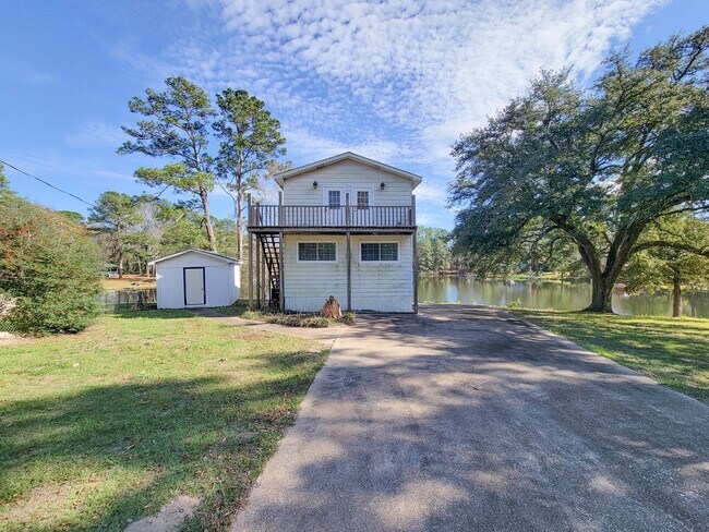 Foto del edificio - Escape to your updated 3-bed, 2-bath oasis in Goodrich, TX, featuring modern finishes, an open la...