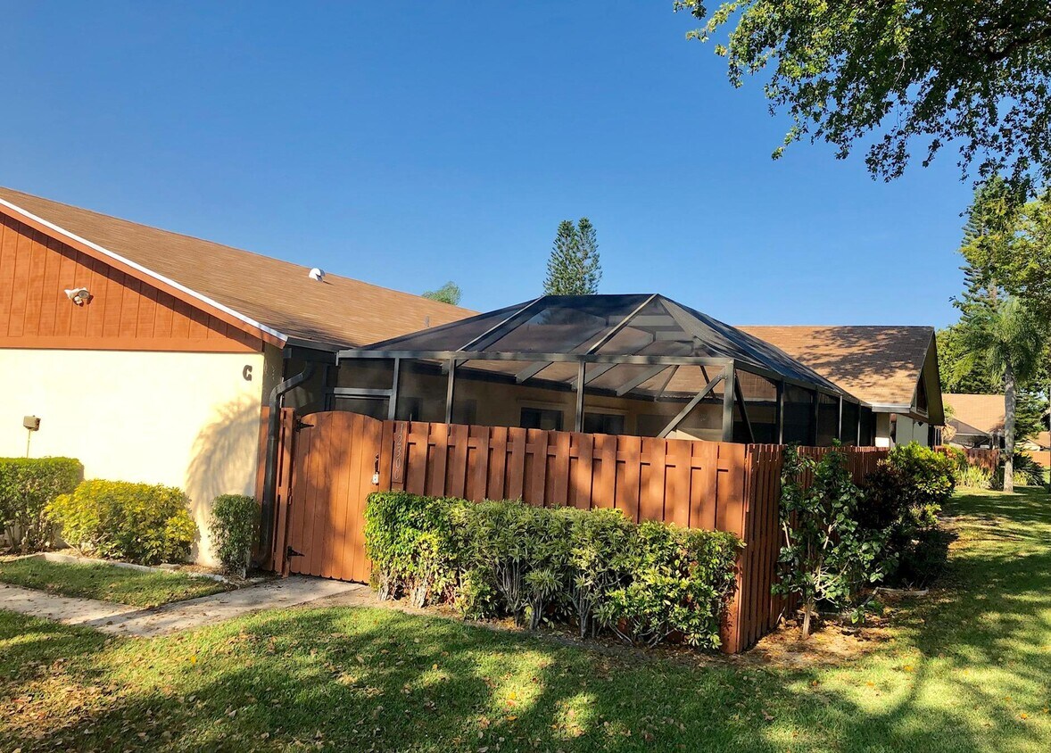 Primary Photo - 1230 Summit Pl Cir