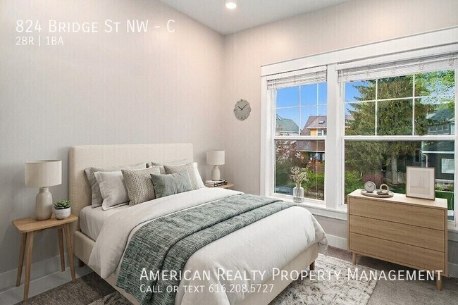Foto del edificio - 824 Bridge St NW