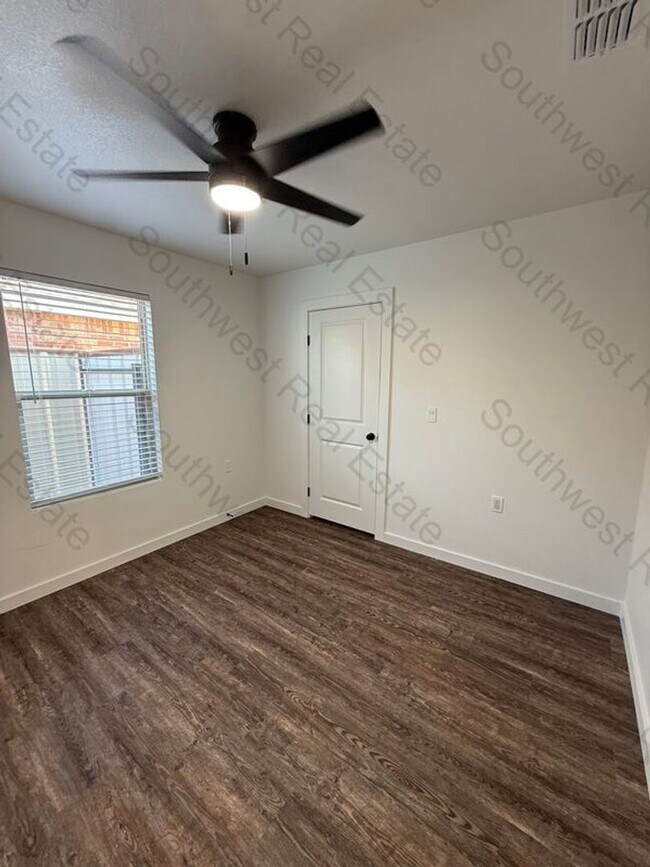 Foto del edificio - 3517 Ethan Ave