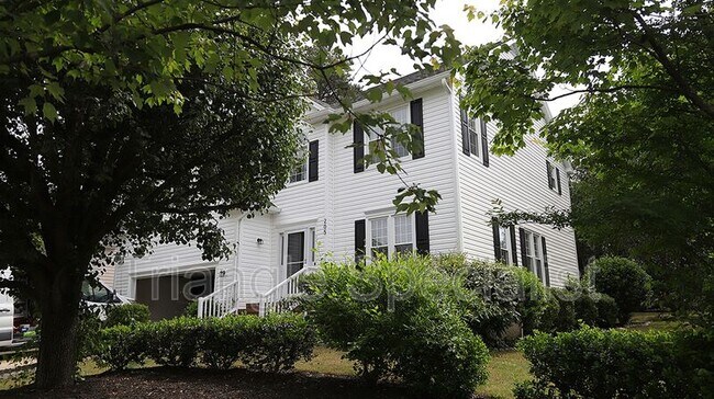 Foto del edificio - 205 Brook Creek Dr