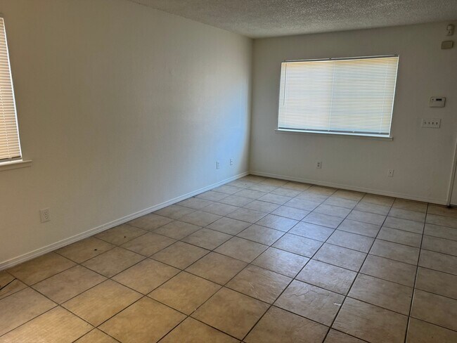 Building Photo - 4074 Weymouth Ln