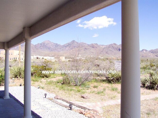 Building Photo - Nice home behind A Mountain!