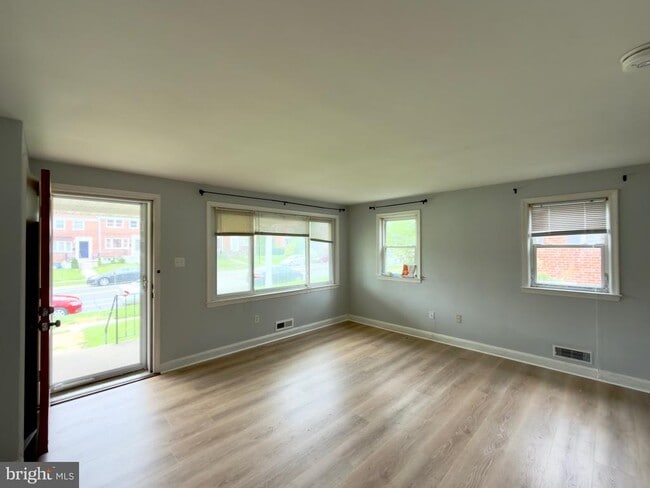 Building Photo - 5143 Westland Blvd