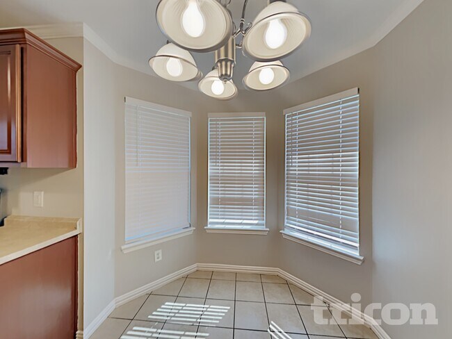 Foto del edificio - 310 Southlake Dr