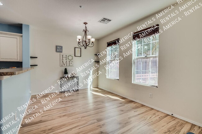 Building Photo - 2727 S Equestrian Dr