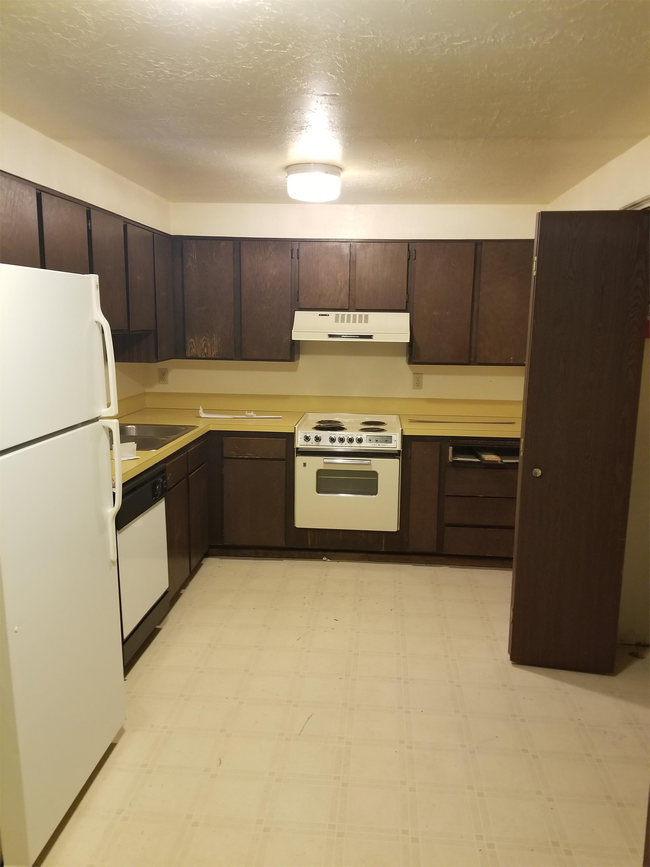 Building Photo - 479 E 900 N