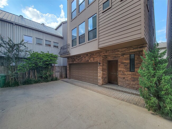 Building Photo - 1424 Wilson St