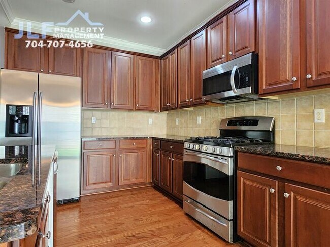 Foto del edificio - Beautiful 2 Story Condo in the Ballantyne Area of Charlotte!