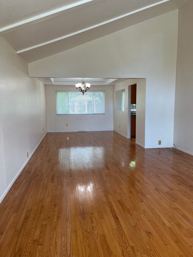Dining Living Room - 293 Mountaire Pky