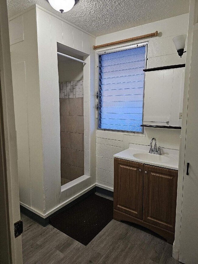 Foto del edificio - Newly Renovated 1 BD in Hilo Town!