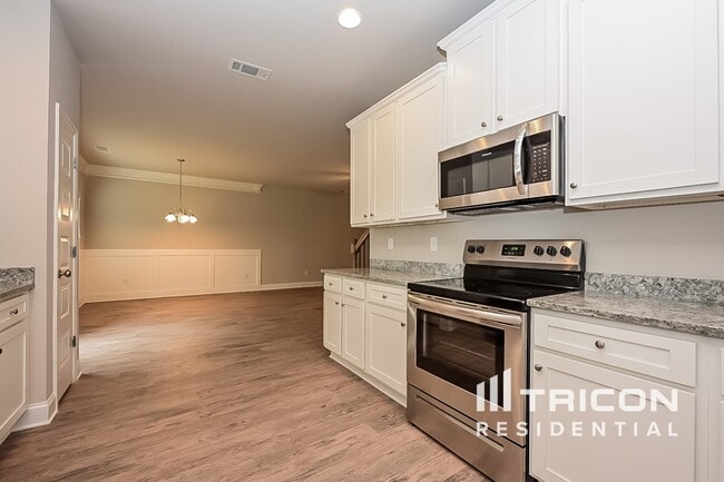 Building Photo - 819 Crescent Way