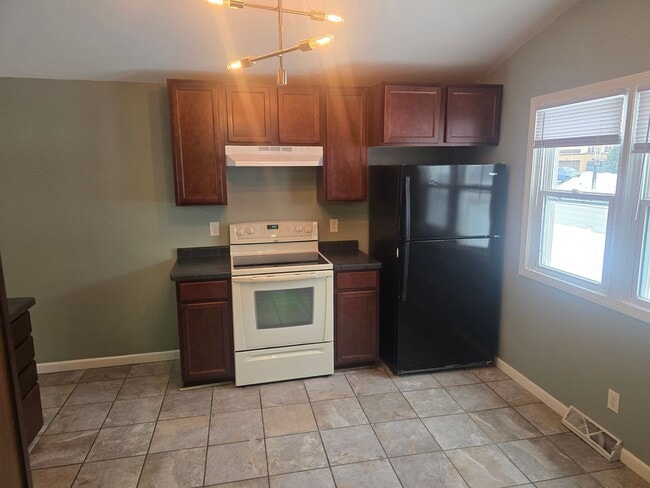 Building Photo - 524 3rd St