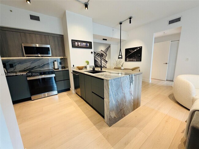 Foto del edificio - 7320 NW 114th Ave