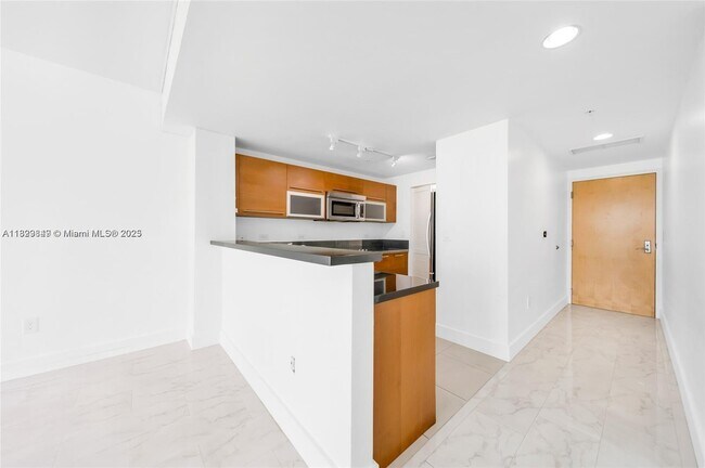 Foto del edificio - 244 Biscayne Blvd