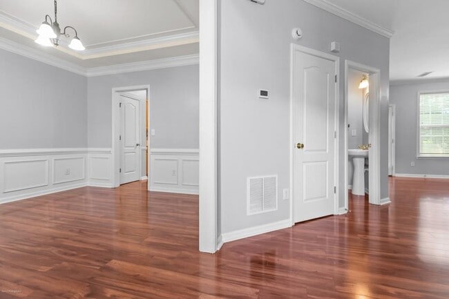 Building Photo - 2422 Temple View Dr