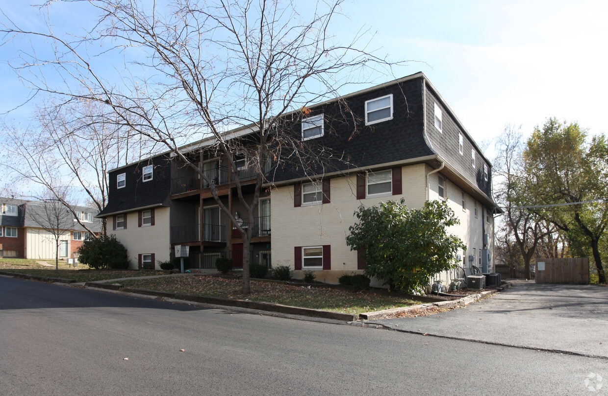 2903 W 42nd Ave, Kansas City, KS 66103 Apartments in Kansas City, KS